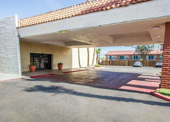 Quality Downtown Near Convention Center 2*