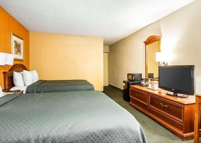 Inn Quality Downtown Near Convention Center