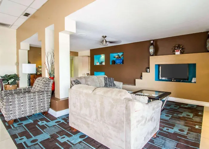 Inn Quality Downtown Near Convention Center