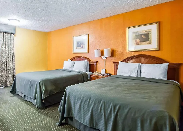 Inn Quality Downtown Near Convention Center 2*