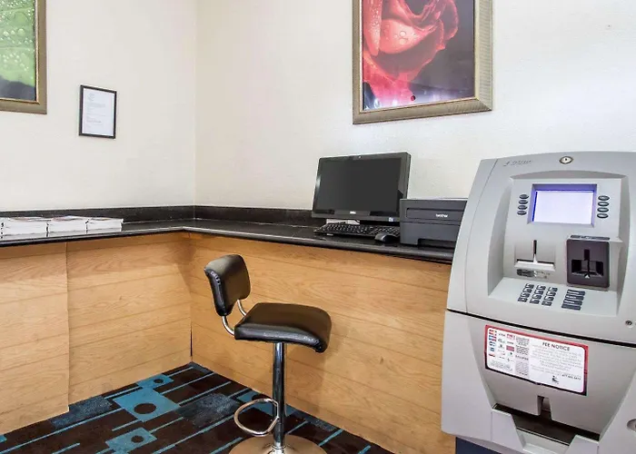 Inn Quality Downtown Near Convention Center