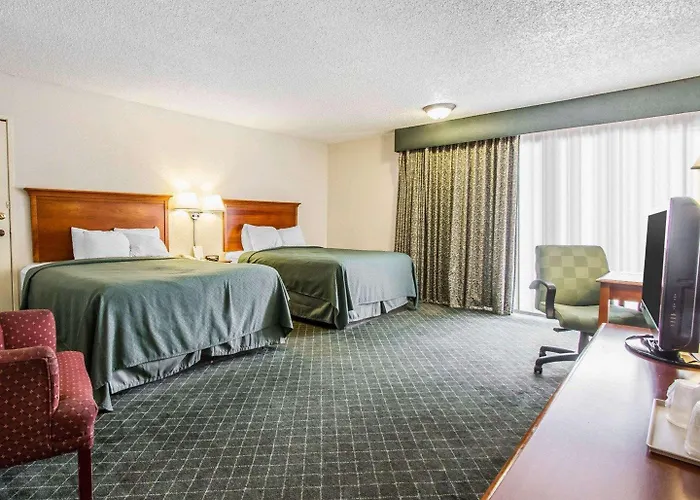 Quality Downtown Near Convention Center 2*