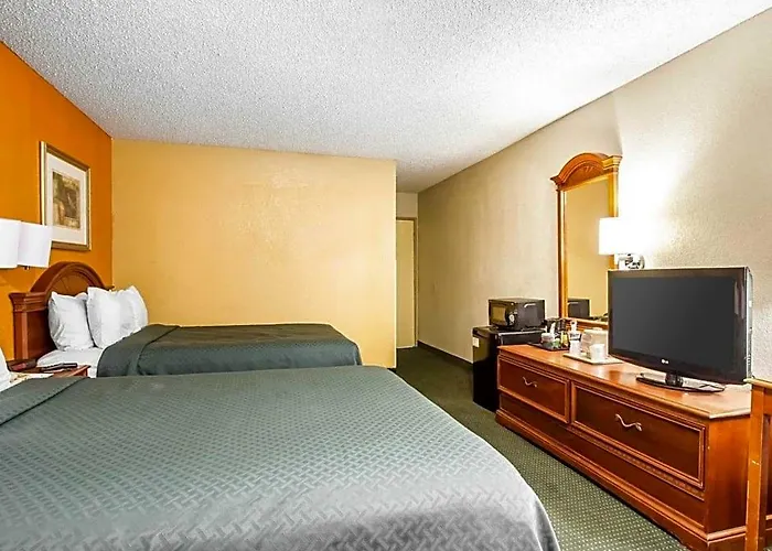 Quality Downtown Near Convention Center 2*