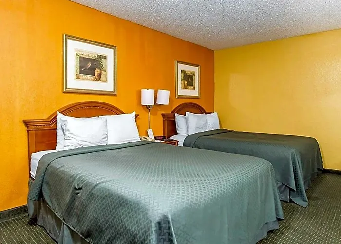 Inn Quality Downtown Near Convention Center