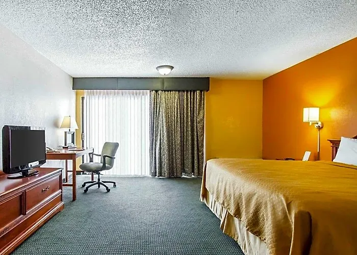 Quality Downtown Near Convention Center Inn 2*