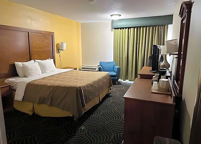 Inn Quality Downtown Near Convention Center