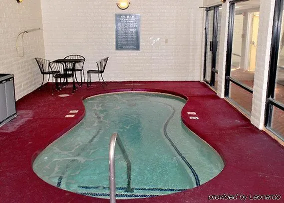 Inn Quality Downtown Near Convention Center 2*